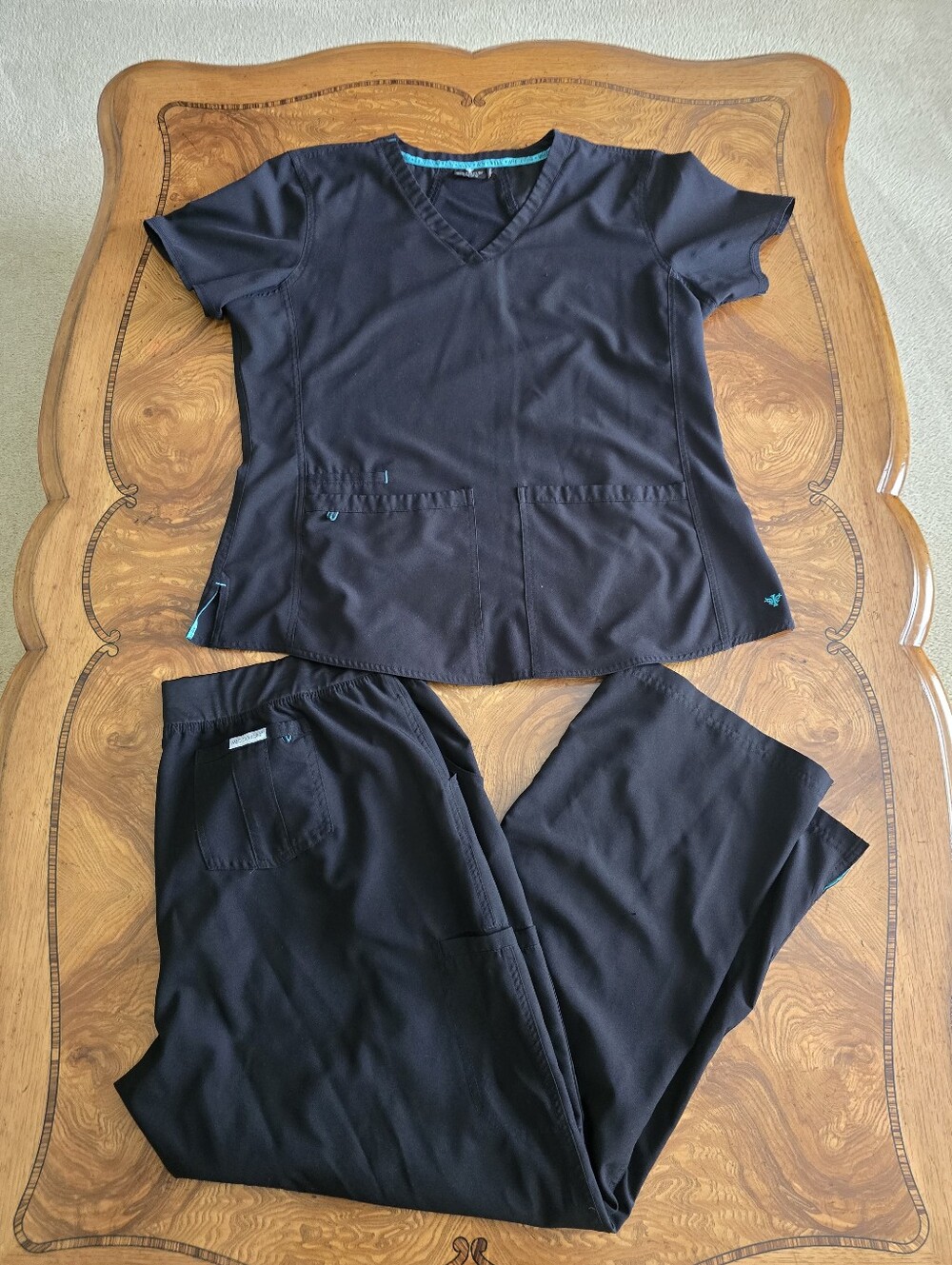 Med Couture Energy Women's Scrub Set Black size XL See Description